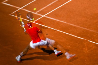 PARIS, FRANCE-29 Temmuz: Sırbistan Takımı 'ndan Novak Cokoviç, 29 Temmuz 2024' te Paris Olimpiyat Oyunları 'nın üçüncü gününde Fransa' nın başkenti Paris 'teki Roland Garros' ta oynanan Erkekler Tekler ikinci tur tenis karşılaşmasında Rafael Nadal ile yarışıyor..