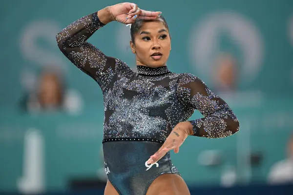 PARIS, FRANCE-28 Temmuz 2024: ABD 'li Jordan Chiles, Bercy Arena' da düzenlenen 2024 Olimpiyat Oyunları 'nda bayanlar Artistik Jimnastik Şampiyonası sırasında yer egzersizinde yarıştı.