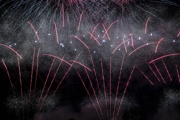 Ευτυχισμένο Νέο Έτος Εορτασμοί Παραμονή Της Πρωτοχρονιάς Χρωματιστά Πυροτεχνήματα Στα — Φωτογραφία Αρχείου