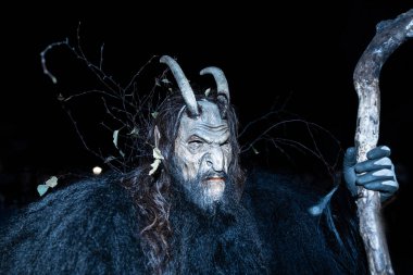 Noel şeytanı, Krampus, Alp bölgelerindeki bir masal alayının karakteri, Avusturya, Almanya, İtalya, Slovenya. Yüksek kalite fotoğraf