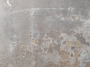 Grunge duvarı betonu ortaya çıkardı. Eski beyaz beton duvar, arka planda çok küçük çatlaklar, arka planda eski gri beton duvar dokusu. Çatlak, pürüzsüz beyaz duvar dokusu. Kirli, beyaz duvar boyası soyulmuş.. 