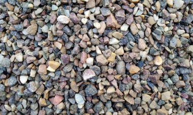 Çakıl taşı dokusu ve zemin. Taş. Soyut taş stili. Beyaz arka plan duvar kağıdıyla taş dokuyu aydınlatıyor. Soyut taş x-ışını tarzı beyaz arka plan duvar kağıdıyla taş dokuyu aydınlatır. Reklamcılığın, kitap sayfasının, tabloların birçok kullanımı.