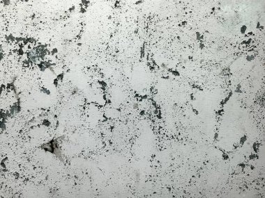 Beyaz grunge lekeleri ve sınır grisi arkaplanı olan yumuşak harmanlanmış fırça darbelerindeki soyut pürüzlü pürüzlü pürüzlü doku. Çizik ve çatırtı içeren arka plan veya doku. Kraterleştirilmiş duvar dokusu arka plan, grunge desen arka plan..