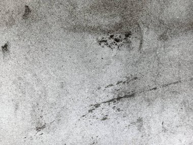 Kirli çatlamış beyaz duvar boyası dökülüyor. Kötü hasar görmüş eski duvar boyası soyuluyor. Boya parçaları kayıp. Çimento soyulmuş grunge duvar dokusundan sıyrılmış..