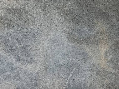 Kirli çatlamış beyaz duvar boyası dökülüyor. Kötü hasar görmüş eski duvar boyası soyuluyor. Boya parçaları kayıp. Çimento soyulmuş grunge duvar dokusundan sıyrılmış..