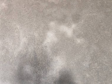 Eski beton duvarın dokusu. Açık gri çimento desenli beton duvar. Gri pastel, çatlak, çimento, beton, taş, sıva, duvar, boyalı düz zemin. Yüksek çözünürlüklü, beton zemin.