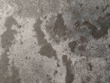 Siyah ve beyaz titreşimli tamamlanmamış duvar. Eski beton duvarın dokusu. Açık gri renkli çimento desenli beton duvar. Gri pastel, sert, çatallı beton, beton, alçıdan duvar, düz, soluk arkaplan boyalı..