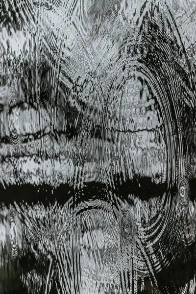 Siyah beyaz soyut yağmur damlaları