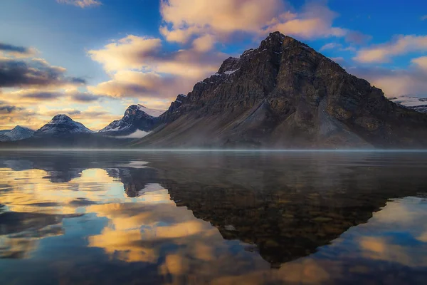 Reflexiones Montaña Amanecer Banff —  Fotos de Stock
