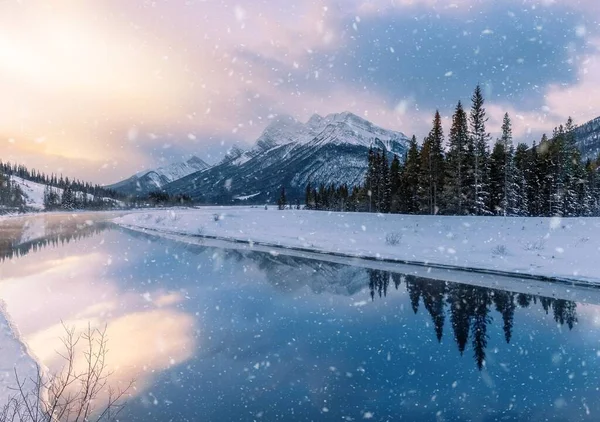 Snow Falling Canmore Mountains — Stock Photo, Image