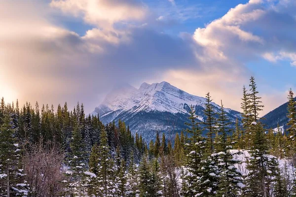 Canmore Dağlarında Kış Gündoğumu — Stok fotoğraf