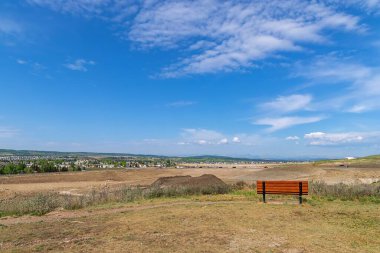 Cochrane Kasabasına Bakan Park Bench