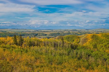 Sonbahar Dağ Vadisi Panoramik Manzarası