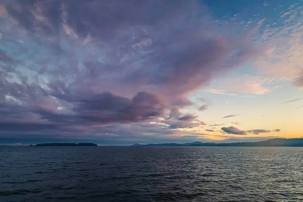 Sonnenuntergang Über Dem Meer lizenzfreie Stockfotos