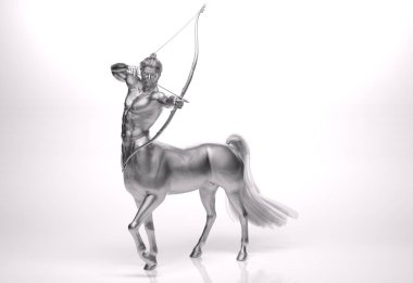 3D Hazırlama: Gümüş dokuya sahip erkek Centaur 'un bir portresi vücuduna okla poz veriyor ve stüdyonun arka planını selamlıyor