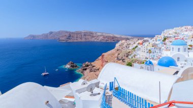 Santorini, Oia köyü ve kaldera manzarası..