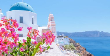 Santorini, Oia köyü ve kaldera manzarası..