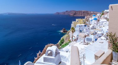 Santorini, Oia köyü ve kaldera manzarası..