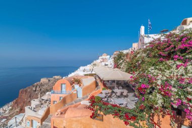 Santorini, Oia köyü ve kaldera manzarası..