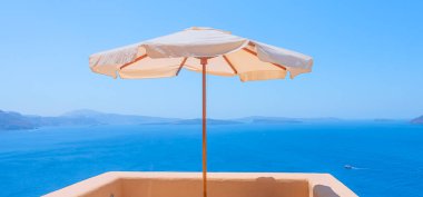 Santorini, Oia köyü ve kaldera manzarası..