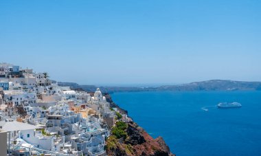 Santorini, Oia köyü ve kaldera manzarası..