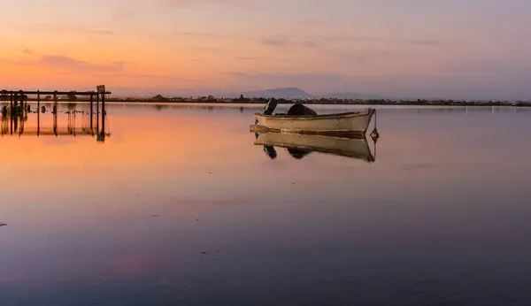 Vista Pôr Sol Uma Lagoa Camargue Reserva Natural Protegida Fotos De Bancos De Imagens