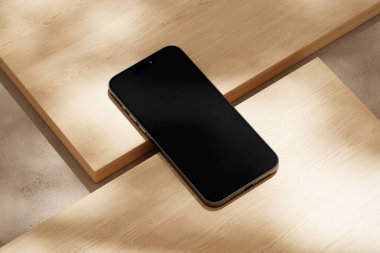 Tahtada siyah ekranlı iPhone