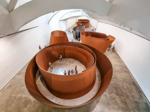 Biscay 'daki Guggenheim Müzesi ve Kuzey İspanya' nın Bask Bölgesi 'ndeki Bilbao Müzesi