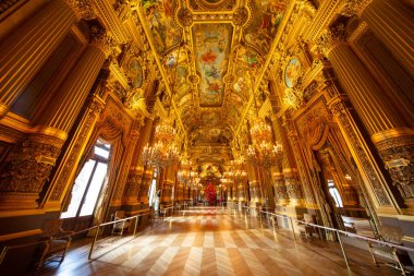 Palais Garnier veya Garnier Operası Paris 'te Noel boyunca