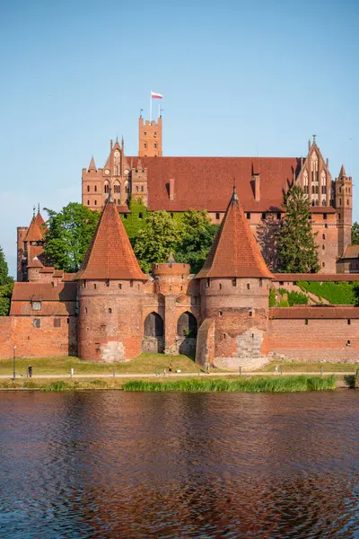 Yaz boyunca Polonya 'da Gdansk yakınlarındaki Malbork Kalesi