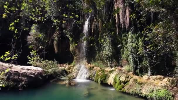 Persiguiendo Cascadas Video Aventuras País Las Maravillas Naturaleza Belleza Fluida — Vídeo de stock