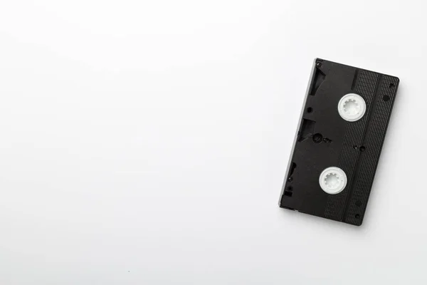 白い背景に古いアナログテープVhsカセット トップビュー — ストック写真