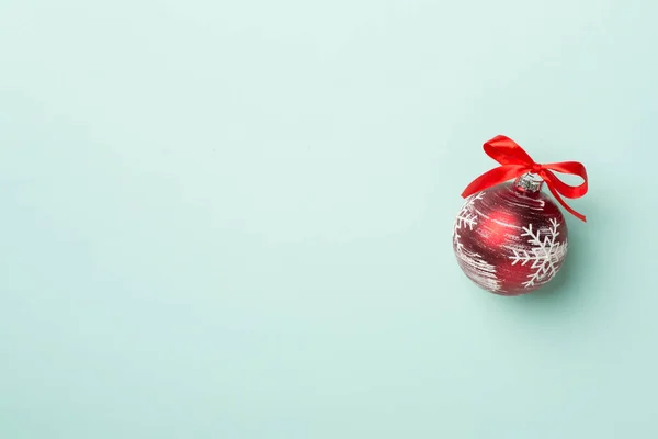 Renkli Arka Planda Noel Oyuncağı Üst Görünüm — Stok fotoğraf