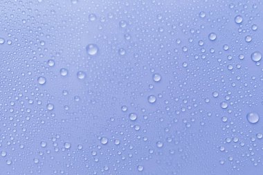 Su damlaları renk arka plan, üstten görünüm