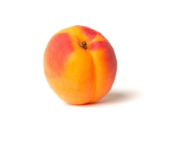 孤立的白色背景上的新鲜杏 — 图库照片