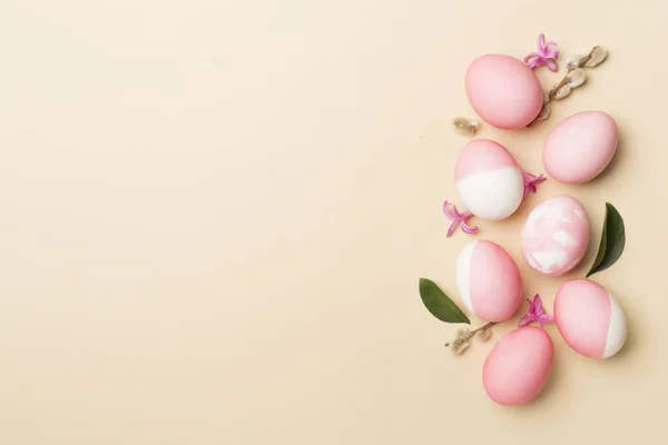 Uova Pasqua Rosa Con Decorazione Sfondo Colori Vista Dall Alto — Foto Stock