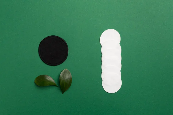 Reusable Cotton Pads Disposable Ones Color Background Top View — Fotografia de Stock
