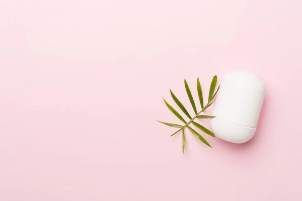 Naturlig Deodorant Färg Bakgrund Ovanifrån — Stockfoto