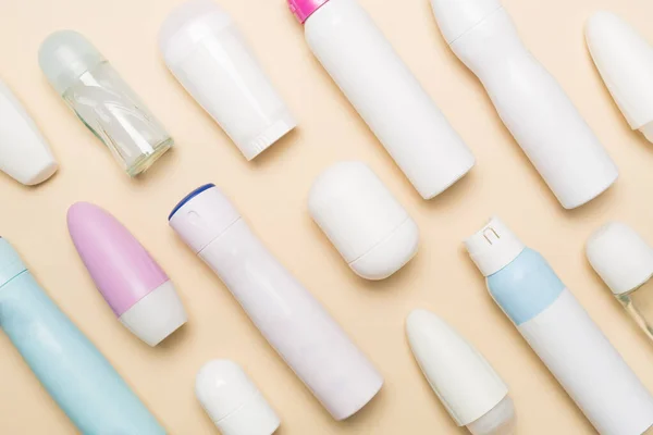 Molti Diversi Deodoranti Sfondo Colori Vista Dall Alto — Foto Stock