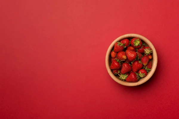 Bowl Fresh Strawberries Color Background Top View — Stockfoto