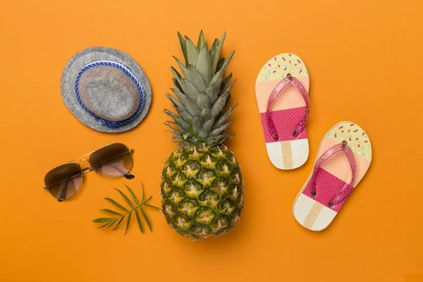 stock image Creative pineapple hipster in sunglasses on color background, top view