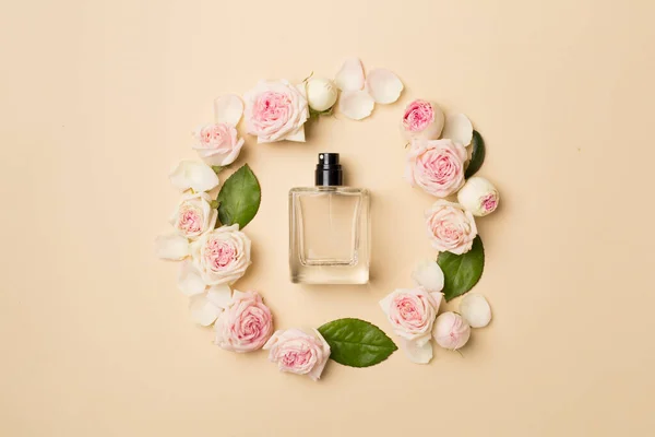 Bottle Perfume Rose Flowers Color Background Top View — стоковое фото