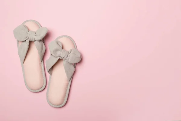Soft Pink Slippers Color Background Top View — Stock Photo, Image