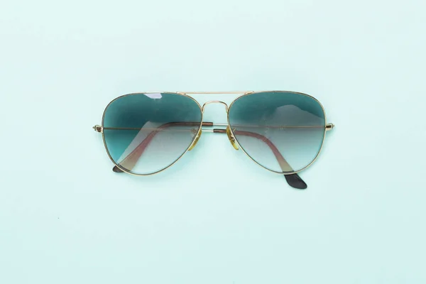 Sonnenbrille Auf Farbigem Hintergrund Draufsicht — Stockfoto