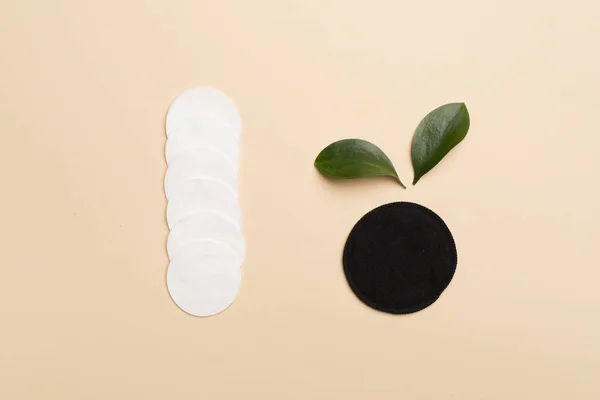 Reusable Cotton Pads Disposable Ones Color Background Top View — Foto Stock