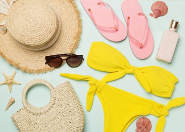 Plaj aksesuarları renk arkaplanı, düz yatış