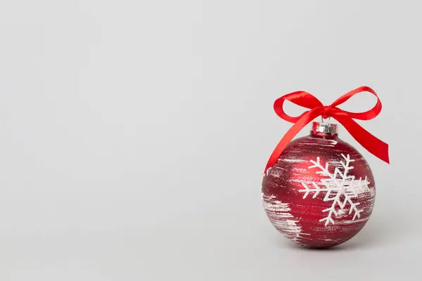 Рождественский Шар Игрушка Цветном Фоне — стоковое фото