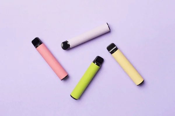 Disposable Electronic Cigarettes Color Background Top View — Foto Stock
