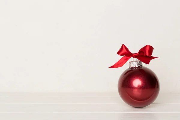 Рождественская Игрушка Светлом Столе — стоковое фото