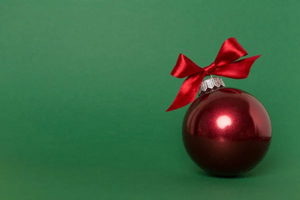 Рождественская Игрушка Цветном Столе — стоковое фото